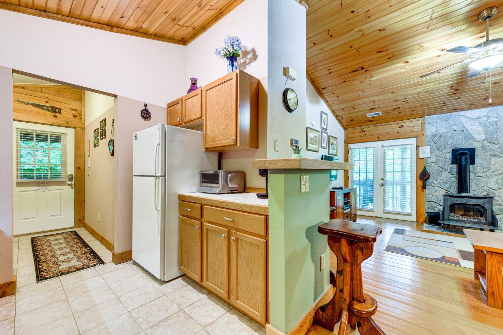 Serene Maggie Valley Retreat With Deck And Hot Tub! Εξωτερικό φωτογραφία