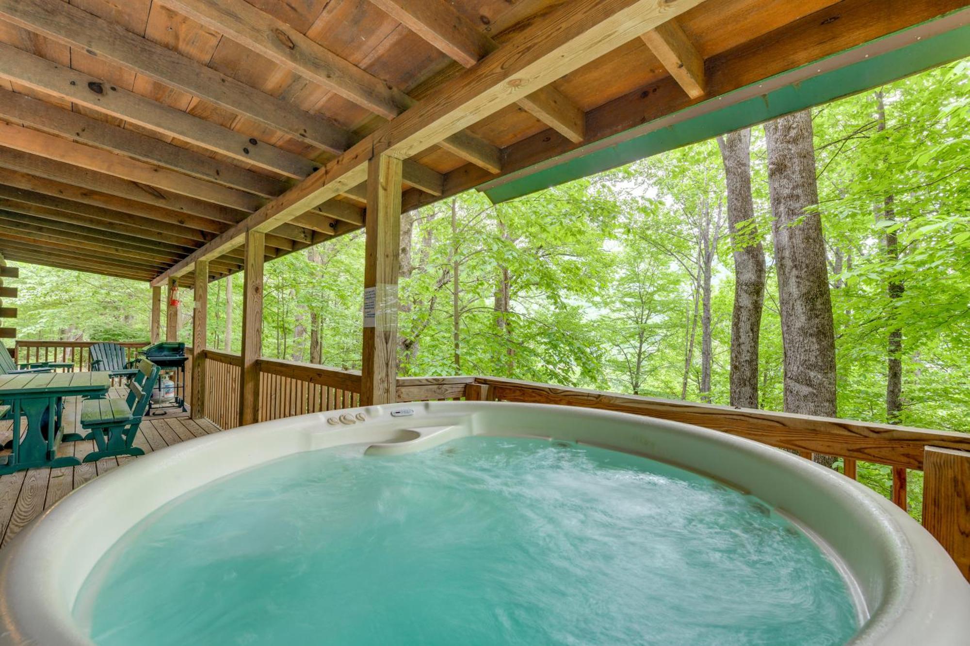 Serene Maggie Valley Retreat With Deck And Hot Tub! Εξωτερικό φωτογραφία