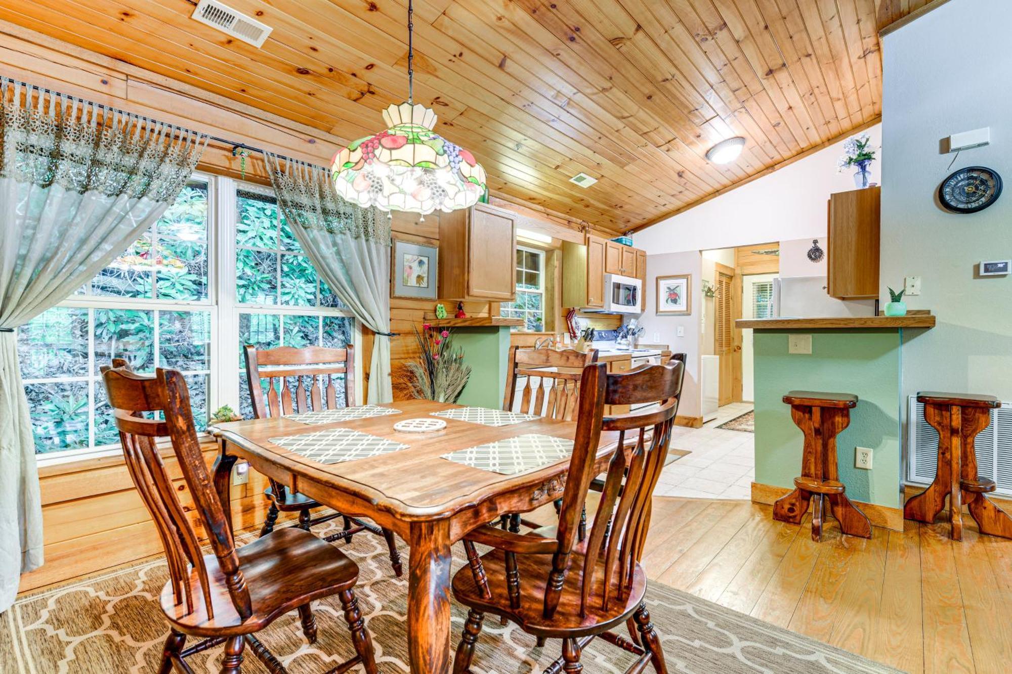 Serene Maggie Valley Retreat With Deck And Hot Tub! Εξωτερικό φωτογραφία