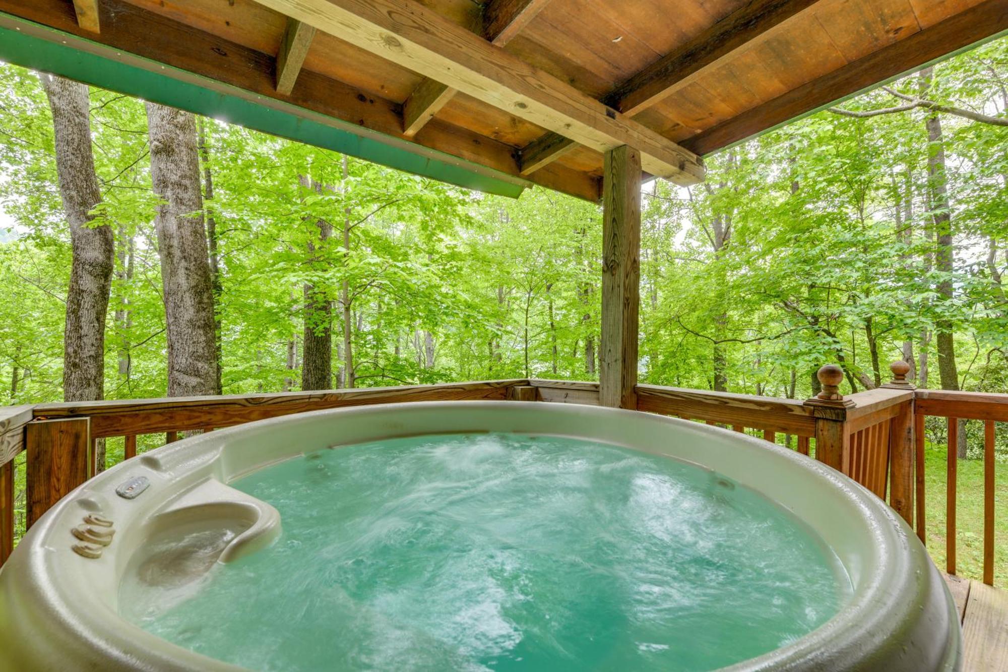 Serene Maggie Valley Retreat With Deck And Hot Tub! Εξωτερικό φωτογραφία