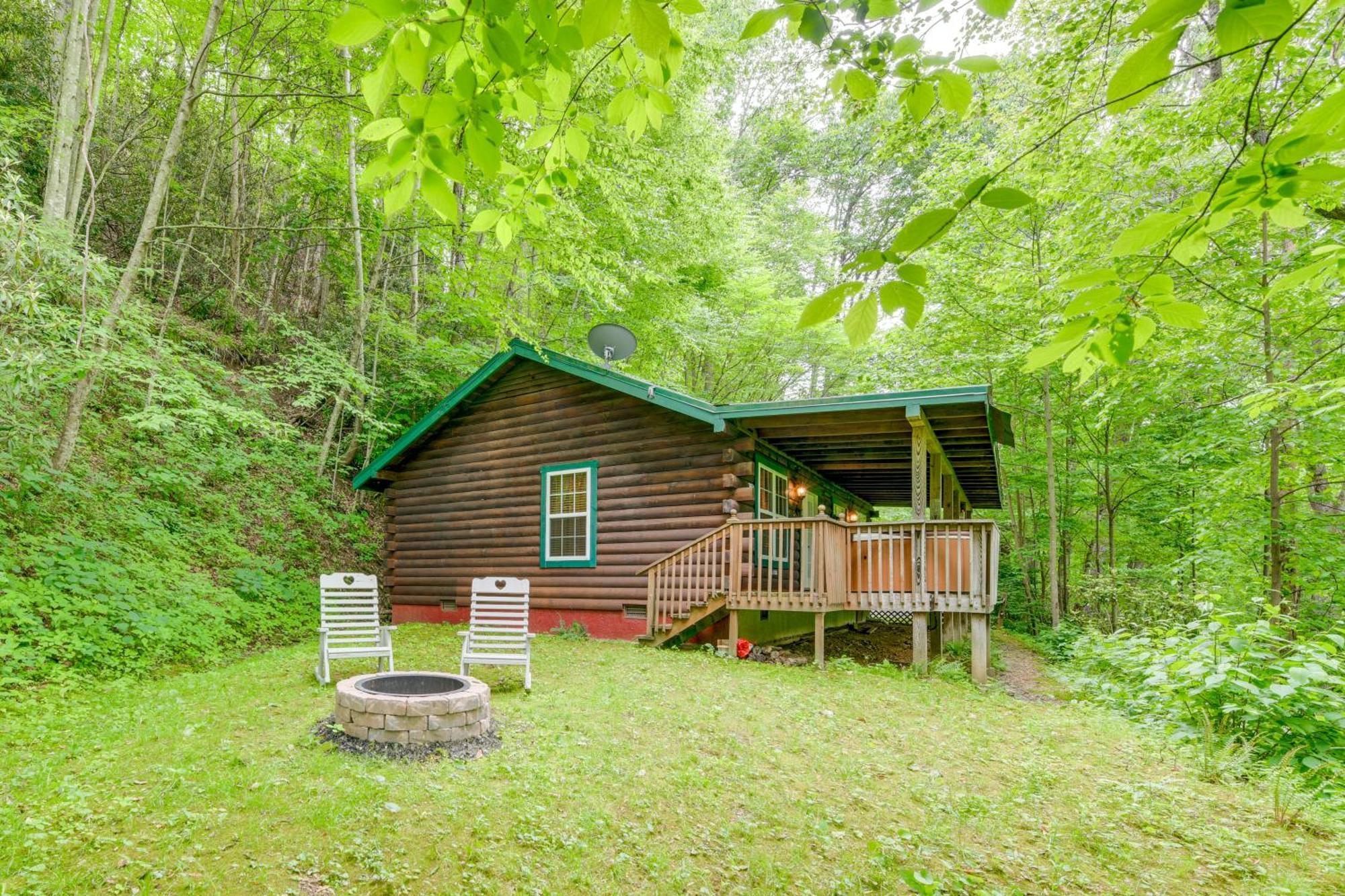 Serene Maggie Valley Retreat With Deck And Hot Tub! Εξωτερικό φωτογραφία